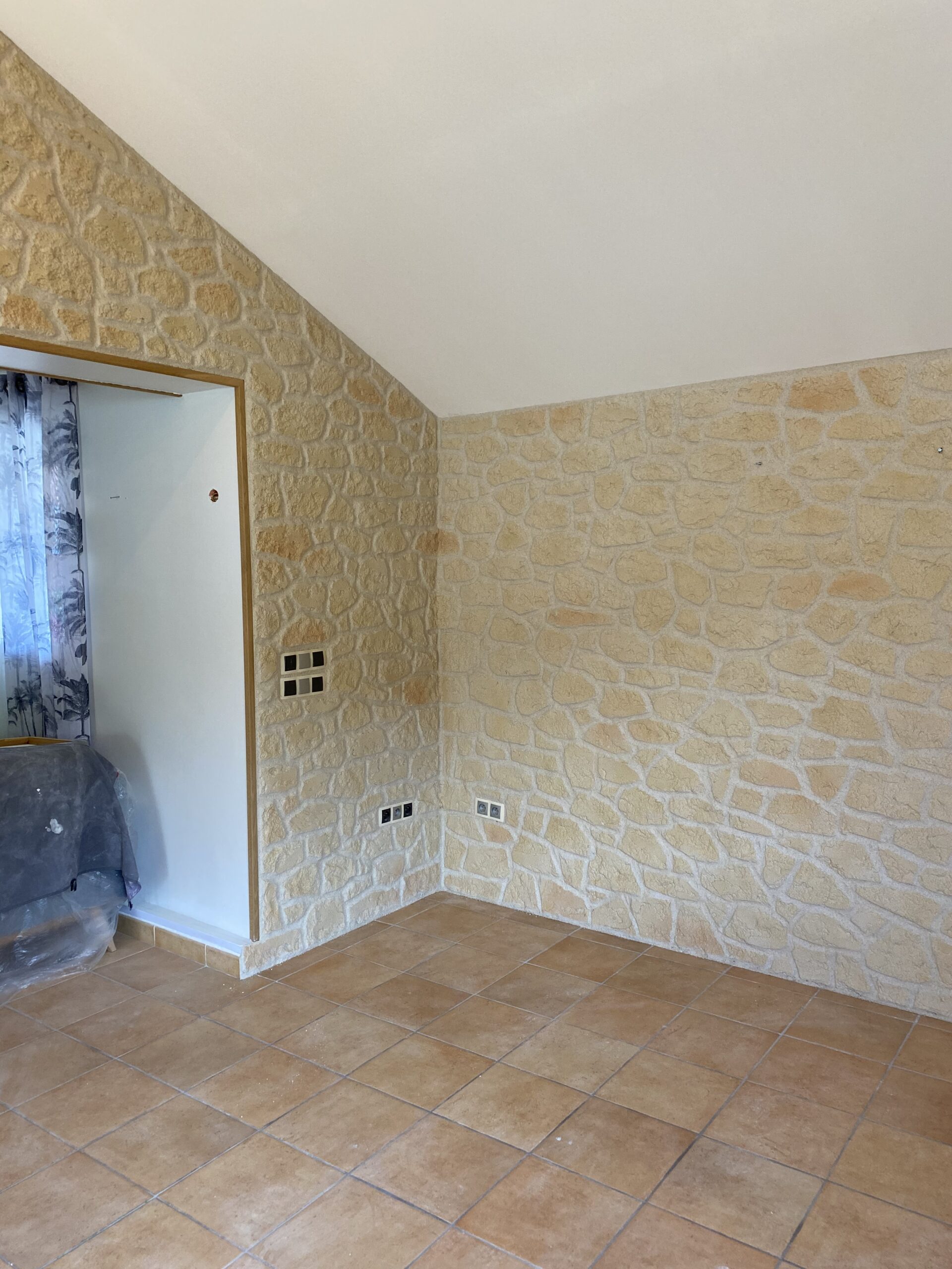 Mur intérieur imitation pierre naturelle décoration