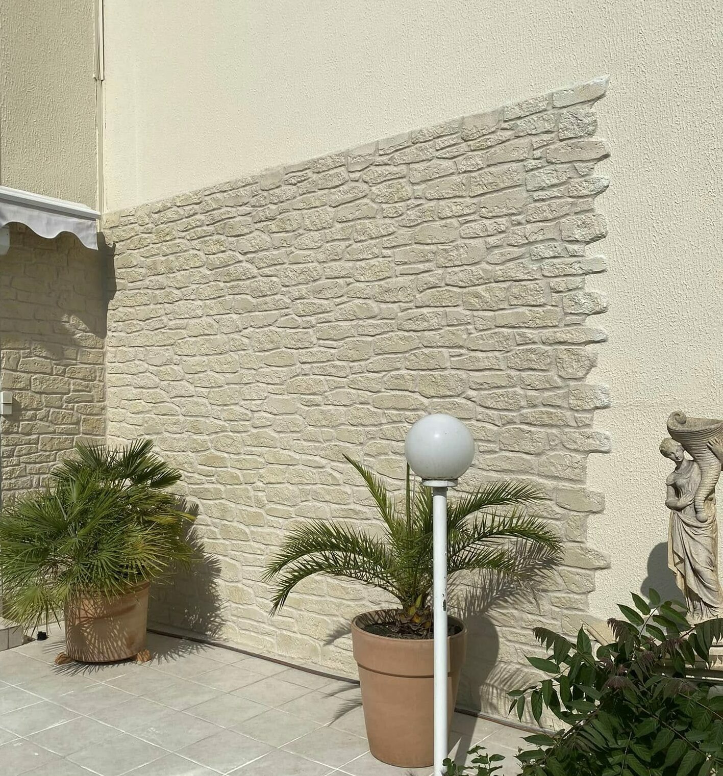 Décoration murale enduit décoratif aspect pierre