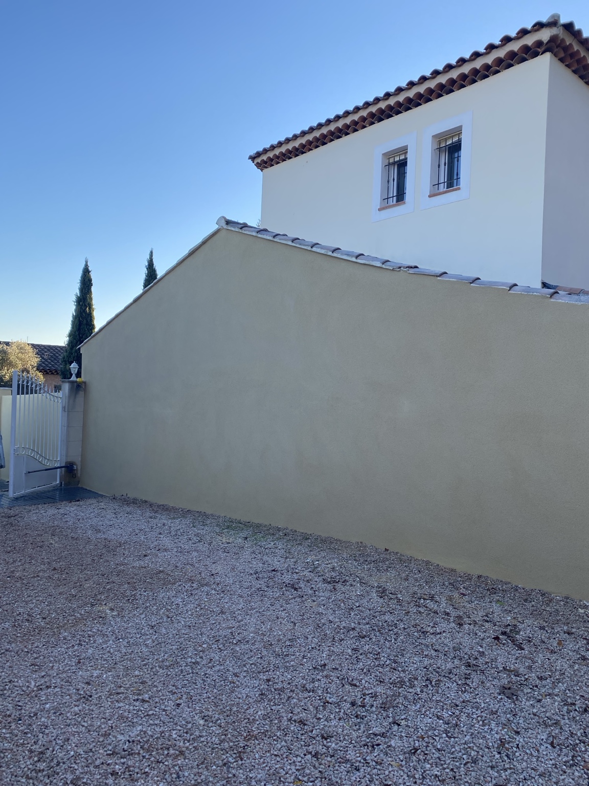 facade-maison-enduit-chaux-lisse-exterieur-provence