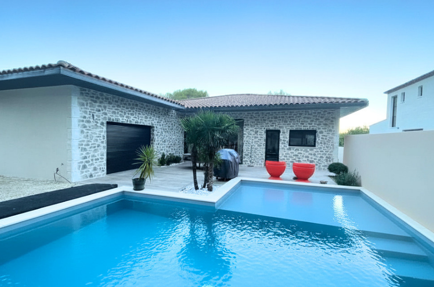 mur-exterieur-effet-pierre-piscine-bouches-du-rhone