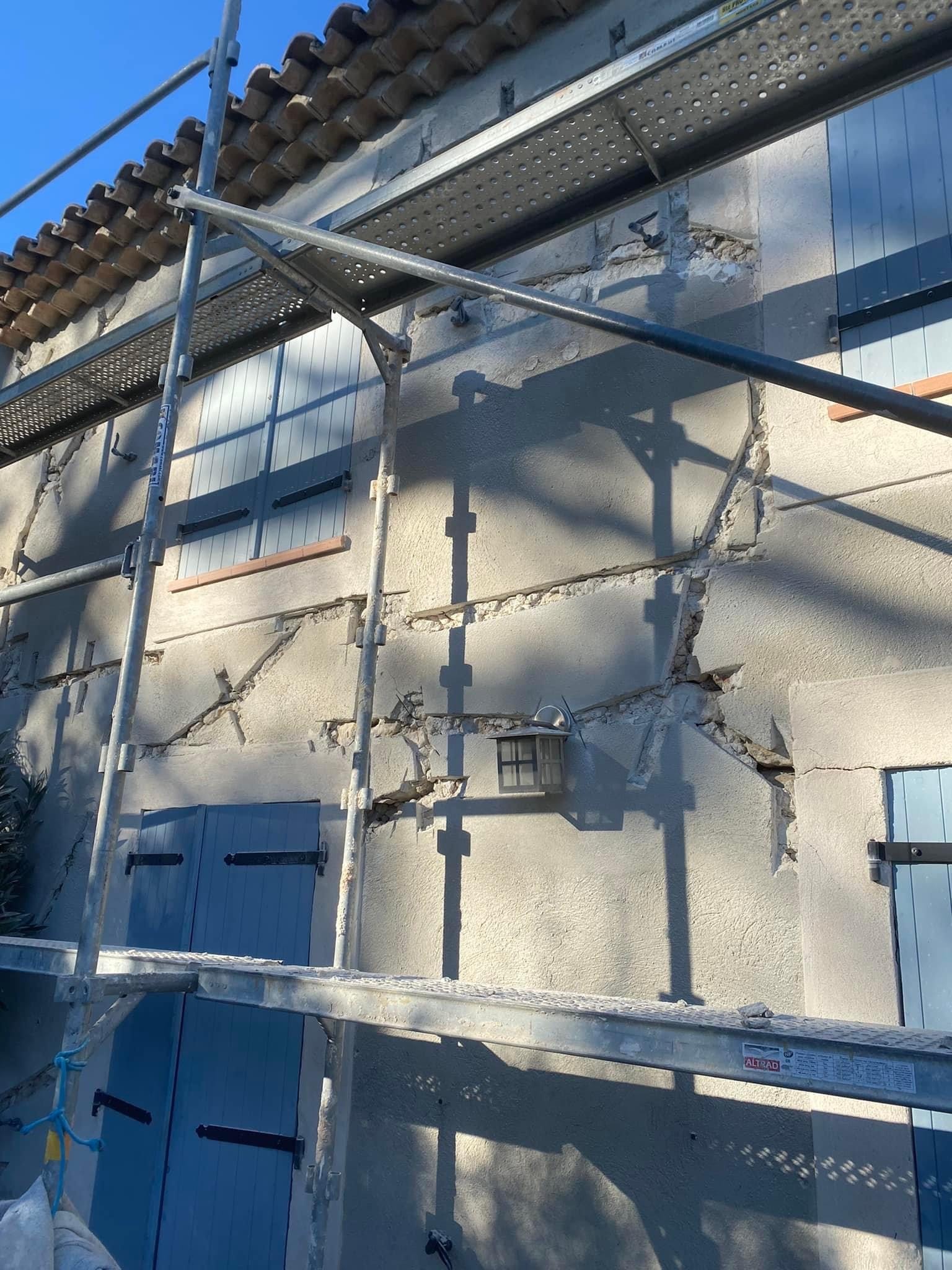 renovation-facade-fissuree-enduit-provence